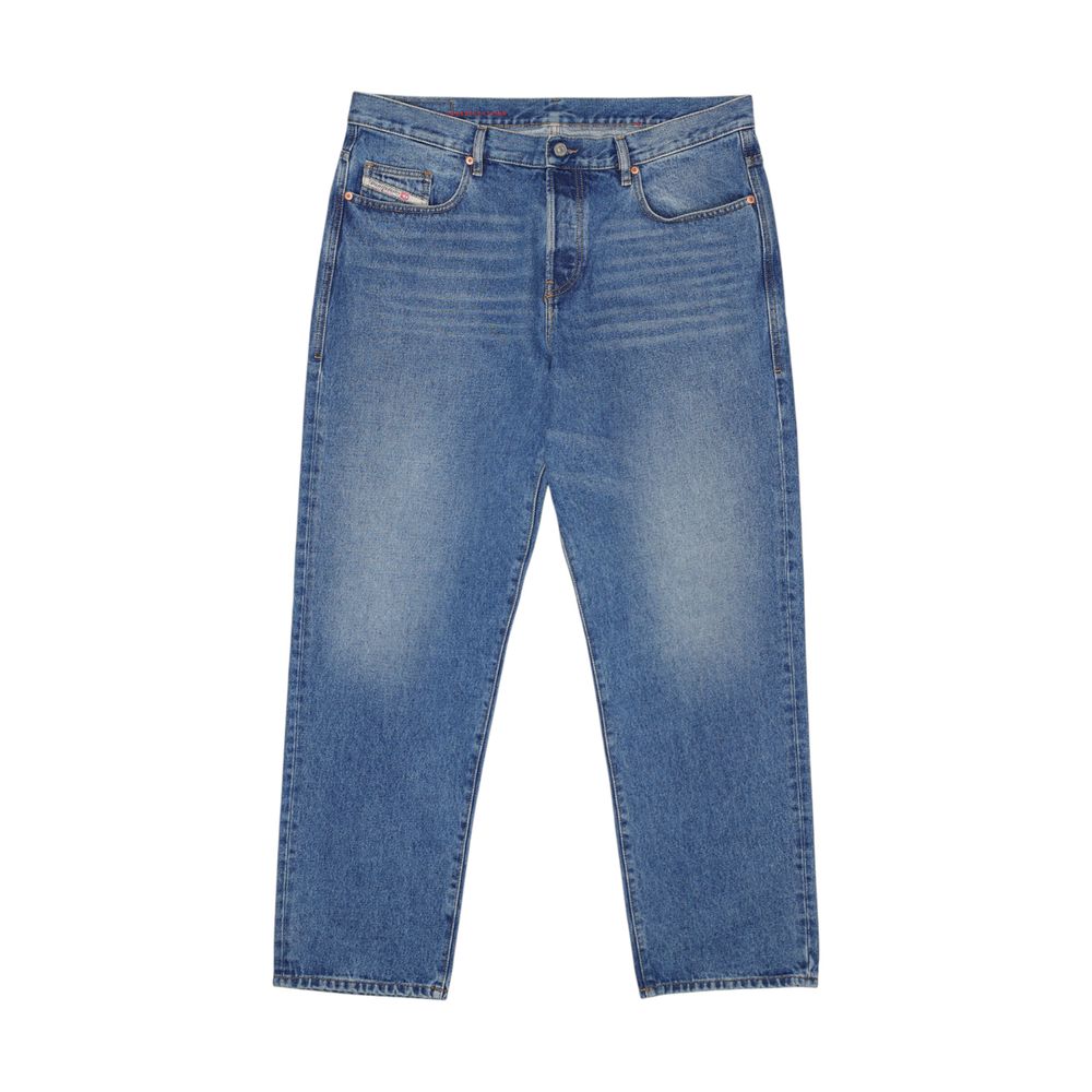 Blue Cotton Relaxed Fit JeanThe Diesel DIEJNSUAAG2ST0746229/52 men’s regular/loose jeans offer a versatile and on-trend option for any wardrobe. Crafted from a blend of 89% cotton and 11% polyester, these jeans provide comfort, softness, and durability. T