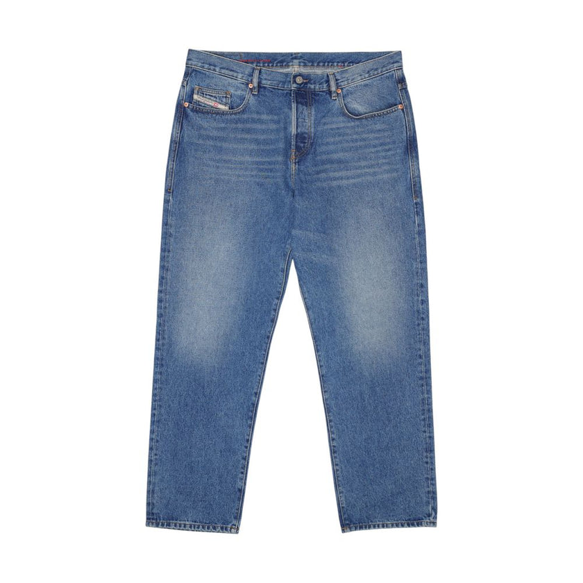 Blue Cotton Relaxed Fit JeanThe Diesel DIEJNSUAAG2ST0746229/52 men’s regular/loose jeans offer a versatile and on-trend option for any wardrobe. Crafted from a blend of 89% cotton and 11% polyester, these jeans provide comfort, softness, and durability. T