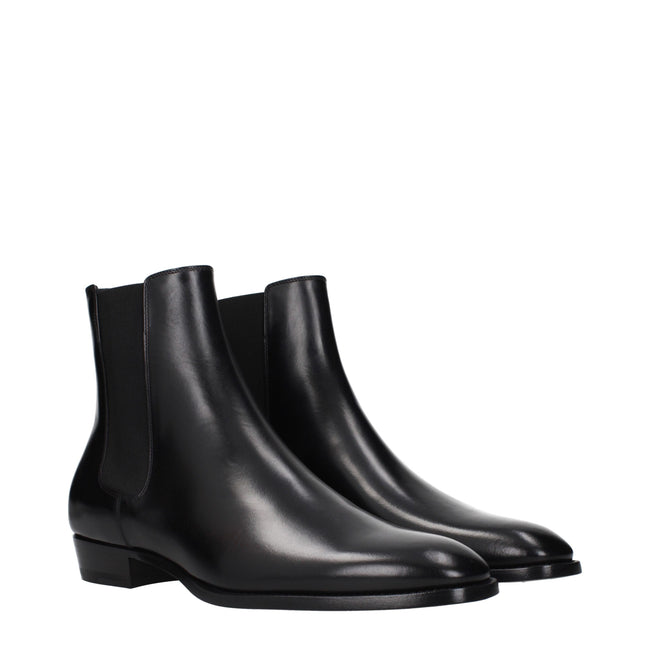 Black Leather Ankle BootsDescription: The product with MPN 353673174C38NO and code F84768 leather in black is a ankle boots designed by Celine. Additional Info: Closing type: Closure with Elastic Materials: Leather Shoe sole: Leather Shoe tip: Pointy toe