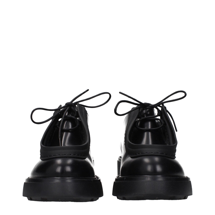 Black Leather Oxfords And DerbiesDescription: The product with MPN 1E280N055050F0002 and code F84747 leather in black is a lace up and monkstrap designed by Prada. It has features like side logo.Black Leather Oxfords And Derbies${tagsPradaAulae Black Leat
