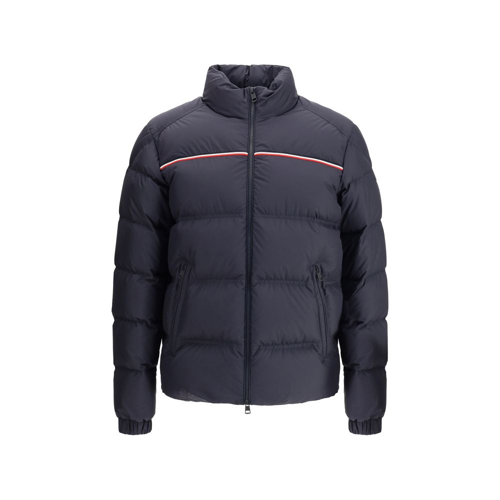 Bouvaque Down JacketBouvaque Down Jacket by Moncler combines sporty style and iconic details. Featuring an essential design, it features the logo patch on the left sleeve, zipper closure, two side welt pockets and elastic cuffs. The standing collar offers