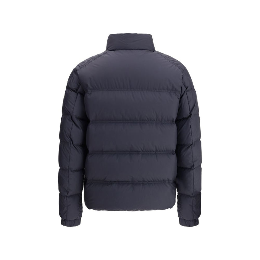 Bouvaque Down JacketBouvaque Down Jacket by Moncler combines sporty style and iconic details. Featuring an essential design, it features the logo patch on the left sleeve, zipper closure, two side welt pockets and elastic cuffs. The standing collar offers