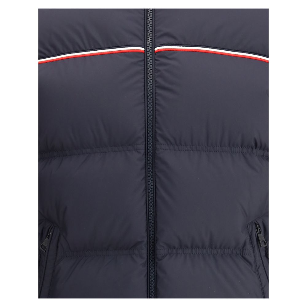 Bouvaque Down JacketBouvaque Down Jacket by Moncler combines sporty style and iconic details. Featuring an essential design, it features the logo patch on the left sleeve, zipper closure, two side welt pockets and elastic cuffs. The standing collar offers