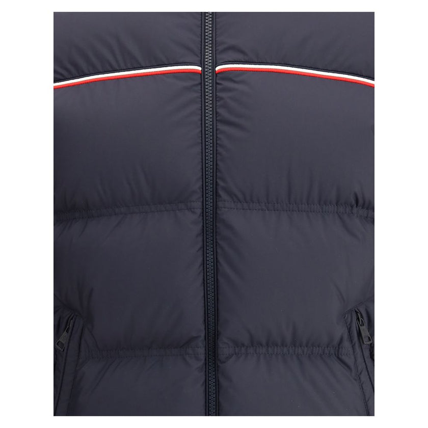 Bouvaque Down JacketBouvaque Down Jacket by Moncler combines sporty style and iconic details. Featuring an essential design, it features the logo patch on the left sleeve, zipper closure, two side welt pockets and elastic cuffs. The standing collar offers