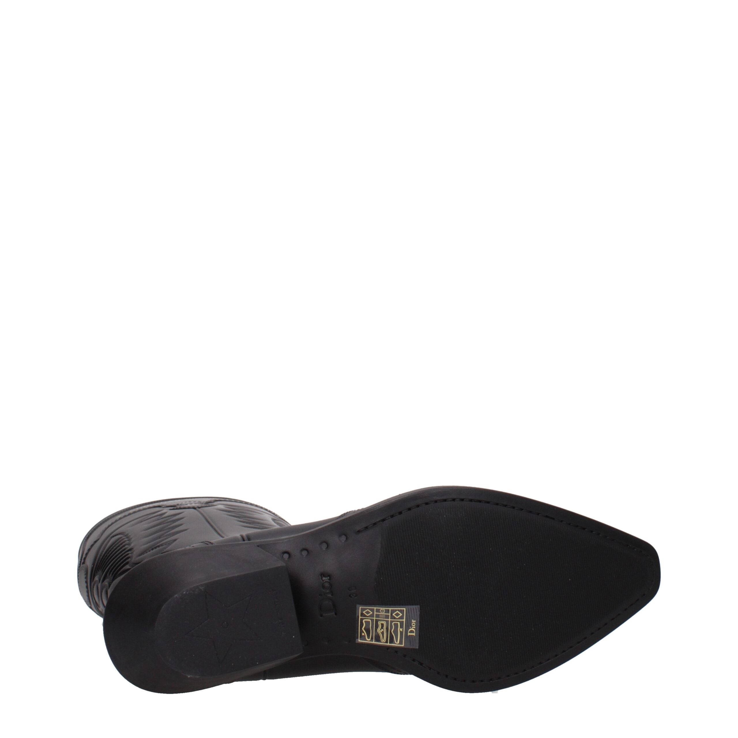 Black Cotton BootsDescription: The product with MPN KCI962RUB900 and code F84777 rubber in black is a boots designed by Christian Dior. It has features like side logo.Black Cotton Boots${tagsChristian DiorAulae Black Cotton Boots Christian DiorAulae Black