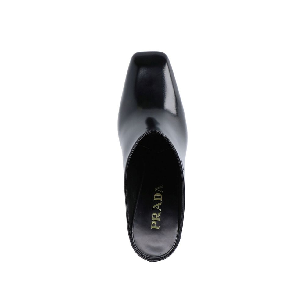 Black Calfskin MulesDescription: – Composition: 100% calf leather – Inner: Leather – Insole: Leather – Sole: Leather – Patent effect – Square toe – Branded insole – Side logo detail – Open back – Heel 8,5 cm – Made in Italy – Gender: WOMEN –Black Calfskin