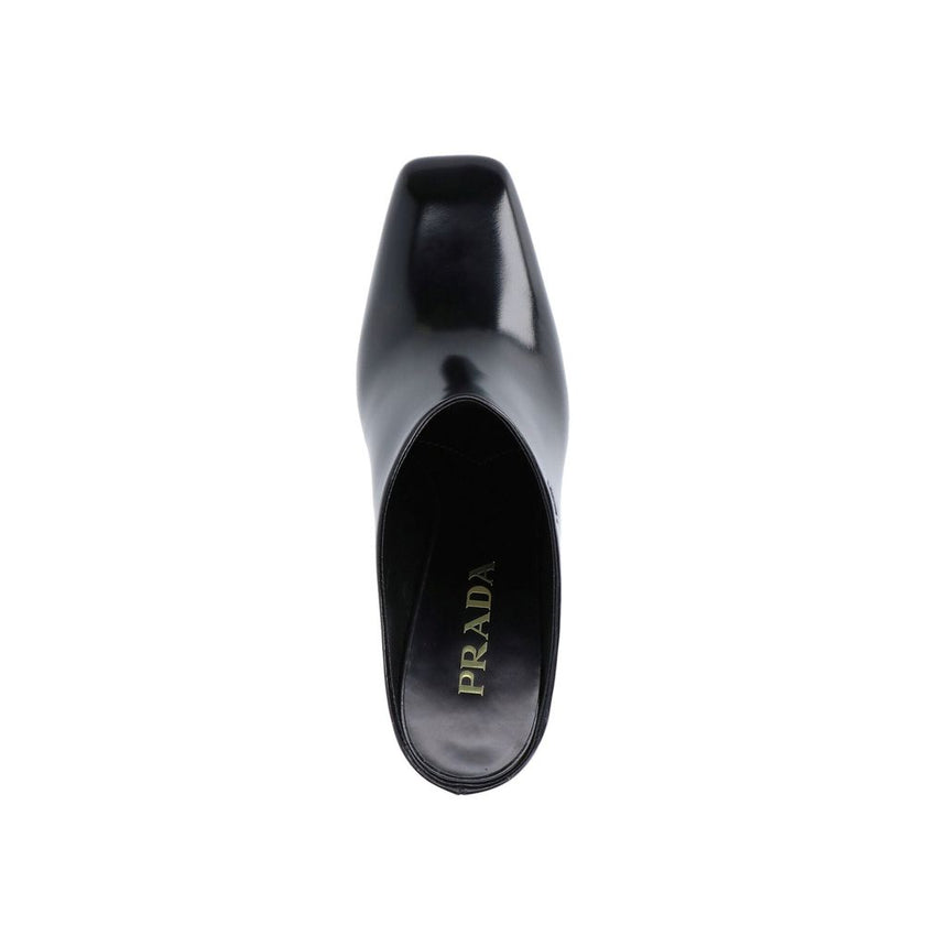 Black Calfskin MulesDescription: – Composition: 100% calf leather – Inner: Leather – Insole: Leather – Sole: Leather – Patent effect – Square toe – Branded insole – Side logo detail – Open back – Heel 8,5 cm – Made in Italy – Gender: WOMEN –Black Calfskin