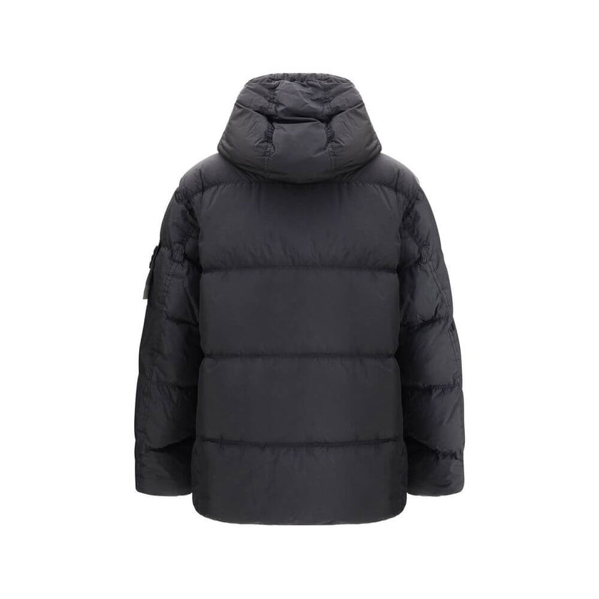 Hooded Down JacketStone Island’s hooded Down Jacket combines functionality with distinctive technical style. The padded hood is adjustable via drawstring for a perfect fit, while the two exterior pockets offer practical solutions: one with a top opening,