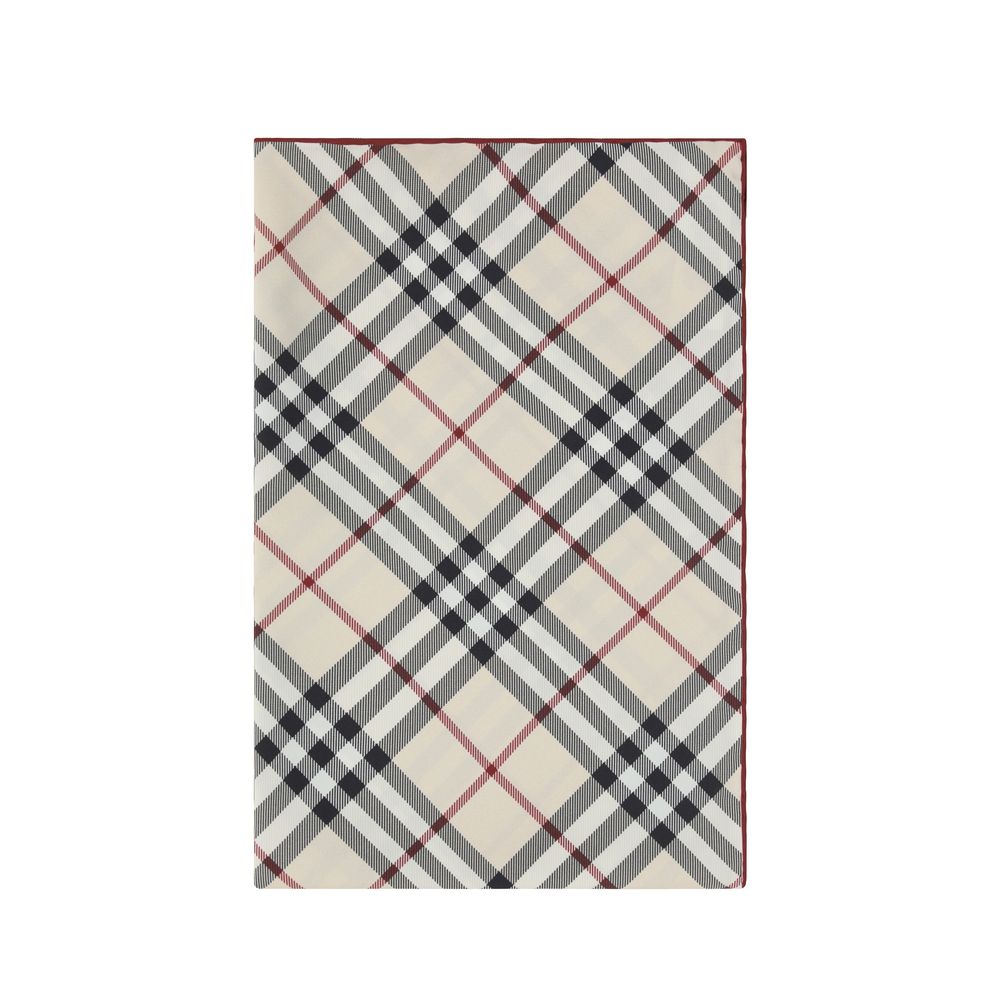 Multicolor Silk ScarfSilk Scarf di by Burberry is a luxury accessory that carries the brand’s elegance and tradition. Featuring the iconic all-over repeated Check Archivio pattern, it is a distinctive and timeless symbol of Burberry style. The lightness a