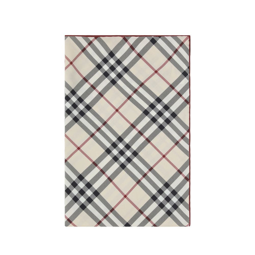 Multicolor Silk ScarfSilk Scarf di by Burberry is a luxury accessory that carries the brand’s elegance and tradition. Featuring the iconic all-over repeated Check Archivio pattern, it is a distinctive and timeless symbol of Burberry style. The lightness a