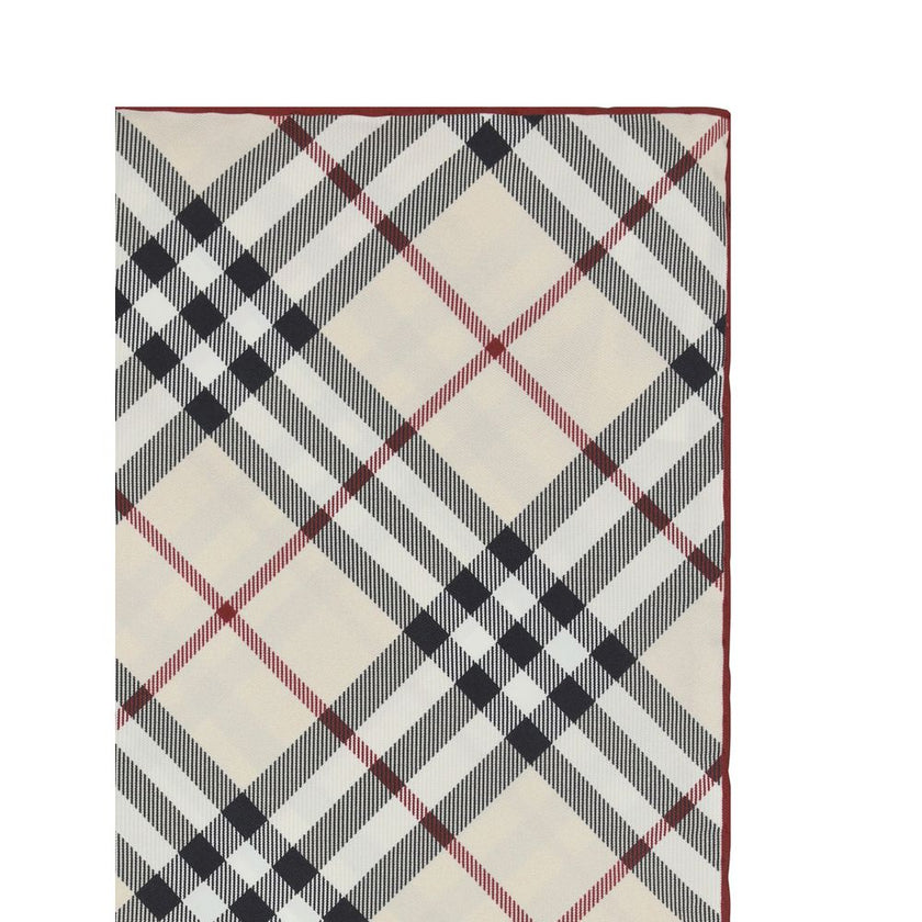 Multicolor Silk ScarfSilk Scarf di by Burberry is a luxury accessory that carries the brand’s elegance and tradition. Featuring the iconic all-over repeated Check Archivio pattern, it is a distinctive and timeless symbol of Burberry style. The lightness a