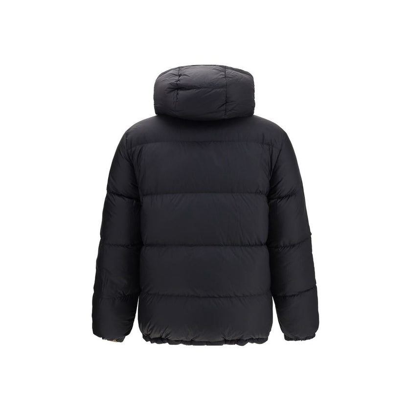 Black Polyester CoatThe Detachable Sleeve Puffer Jacket by Burberry blends versatility with heritage. Filled with goose down and insulating fibres, the design features detachable sleeves that transform it from a jacket into a gilet. Cut to a relaxed fit,