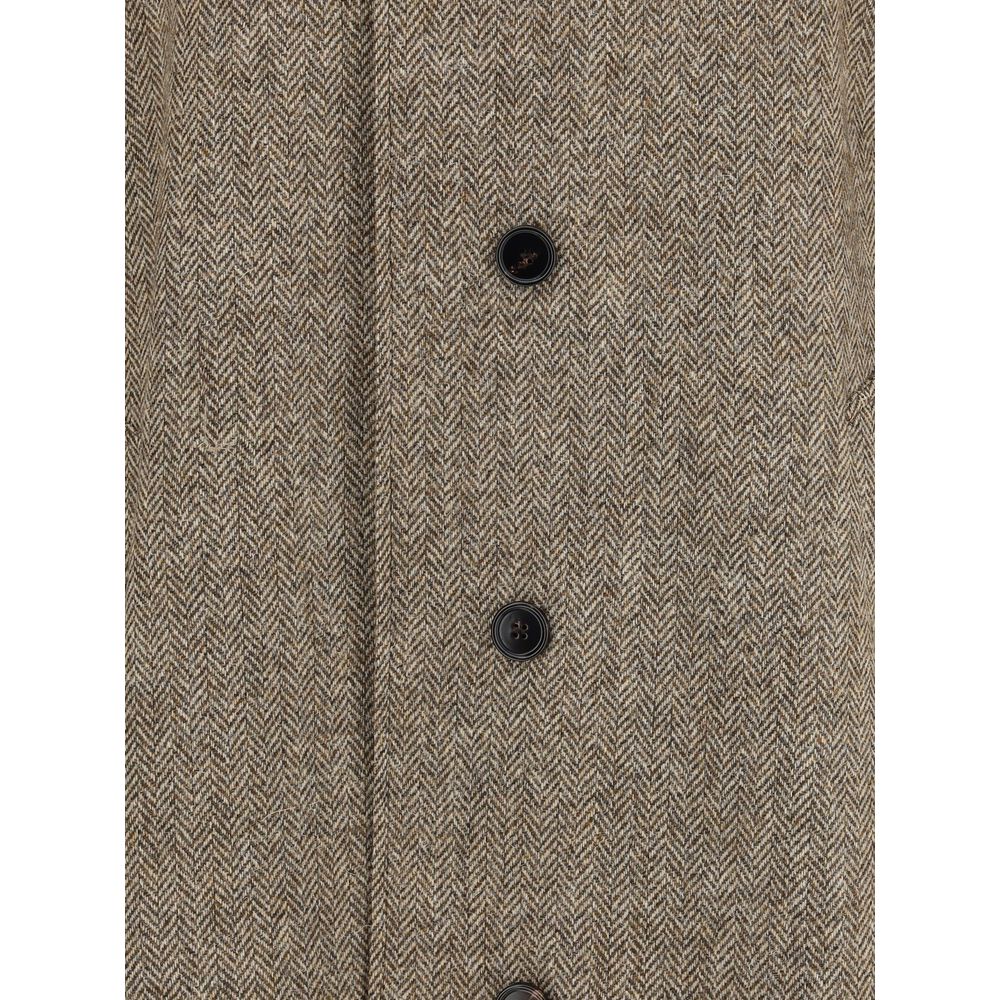 Brown Cotton CoatThe Chevington Reversible Coat by Burberry is crafted from cotton and finished with a clean design that balances functionality and style. Featuring a classic collar, long sleeves, and a button front closure, it stands out for its reversib