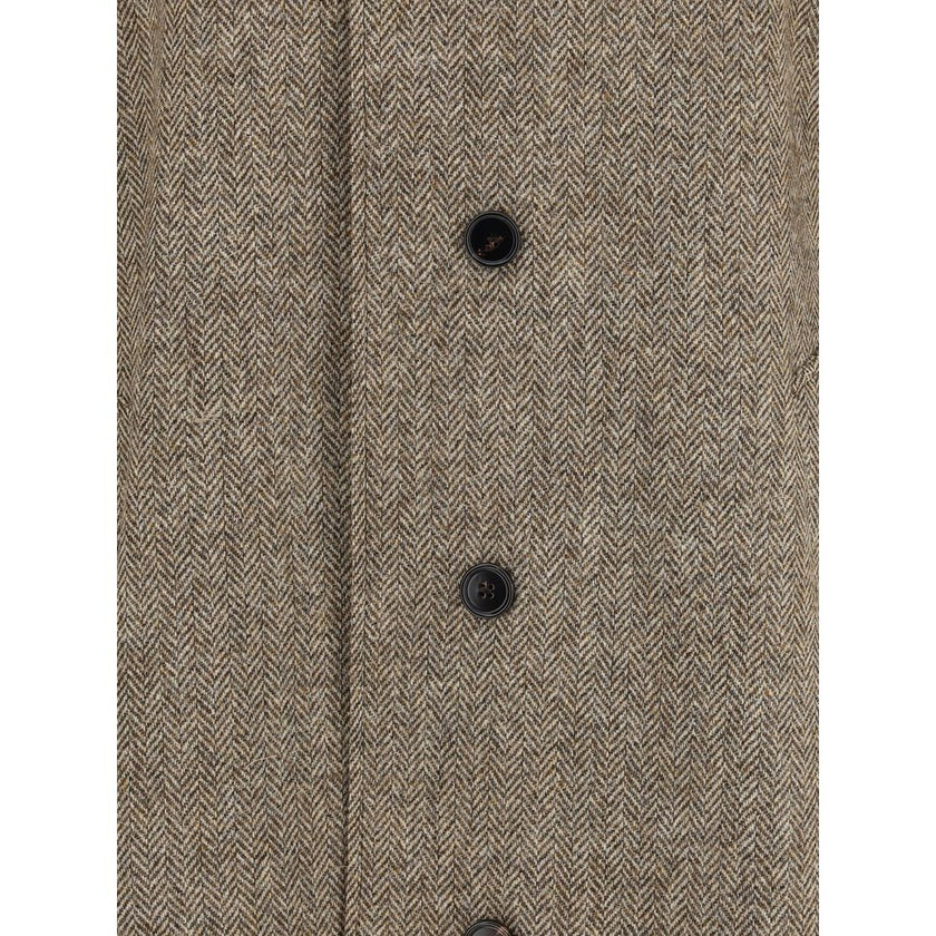 Brown Cotton CoatThe Chevington Reversible Coat by Burberry is crafted from cotton and finished with a clean design that balances functionality and style. Featuring a classic collar, long sleeves, and a button front closure, it stands out for its reversib