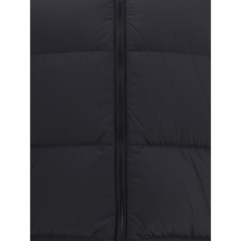 Black Polyester CoatThe Detachable Sleeve Puffer Jacket by Burberry blends versatility with heritage. Filled with goose down and insulating fibres, the design features detachable sleeves that transform it from a jacket into a gilet. Cut to a relaxed fit,