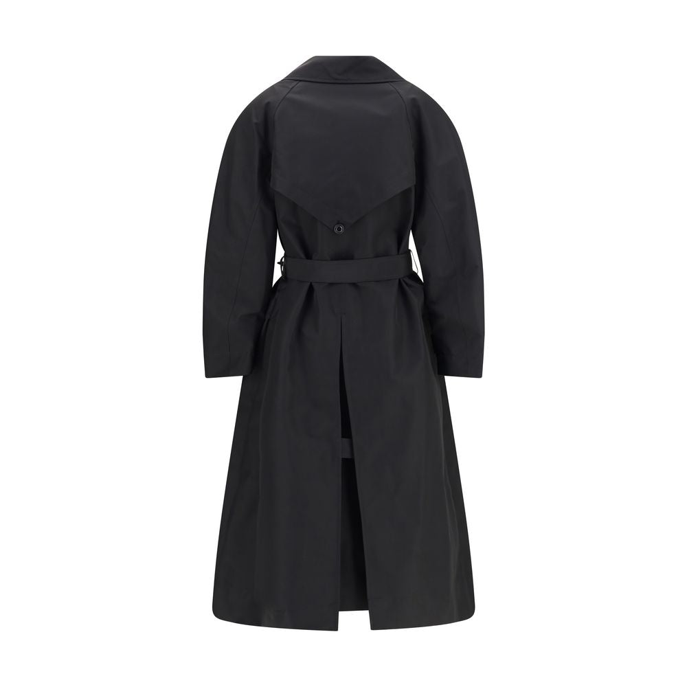 Black Polyester CoatThe Zake Trench coat from the Moncler x EE72 collection by Edward Enninful is crafted from technical 3L Polyester with Nylon laqué sleeve lining, it combines durability with comfort. The design features a button closure, welt pockets,
