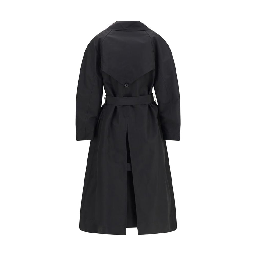 Black Polyester CoatThe Zake Trench coat from the Moncler x EE72 collection by Edward Enninful is crafted from technical 3L Polyester with Nylon laqué sleeve lining, it combines durability with comfort. The design features a button closure, welt pockets,