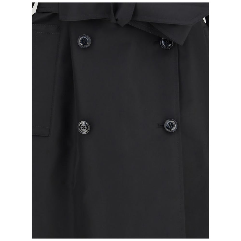 Black Polyester CoatThe Zake Trench coat from the Moncler x EE72 collection by Edward Enninful is crafted from technical 3L Polyester with Nylon laqué sleeve lining, it combines durability with comfort. The design features a button closure, welt pockets,