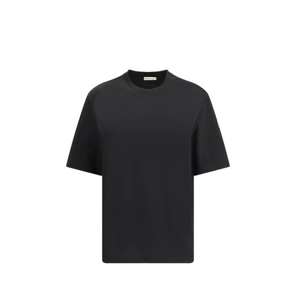 Black Cotton SportswearThe T-shirt by Moncler x EE72 by Edward Enninful is crafted from soft cotton jersey and reflects the iconic style of the collection. The ribbed crew neck and short sleeves provide an essential and versatile fit, while the unmistakab