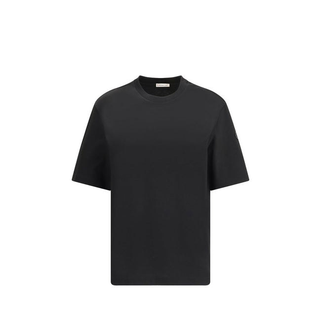 Black Cotton SportswearThe T-shirt by Moncler x EE72 by Edward Enninful is crafted from soft cotton jersey and reflects the iconic style of the collection. The ribbed crew neck and short sleeves provide an essential and versatile fit, while the unmistakab