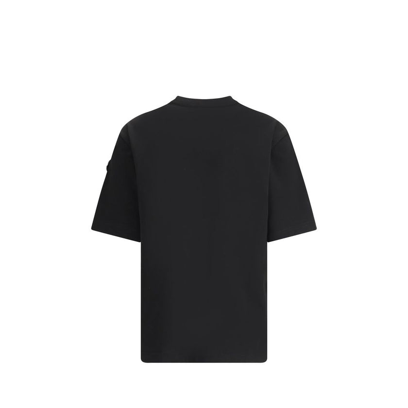 Black Cotton SportswearThe T-shirt by Moncler x EE72 by Edward Enninful is crafted from soft cotton jersey and reflects the iconic style of the collection. The ribbed crew neck and short sleeves provide an essential and versatile fit, while the unmistakab