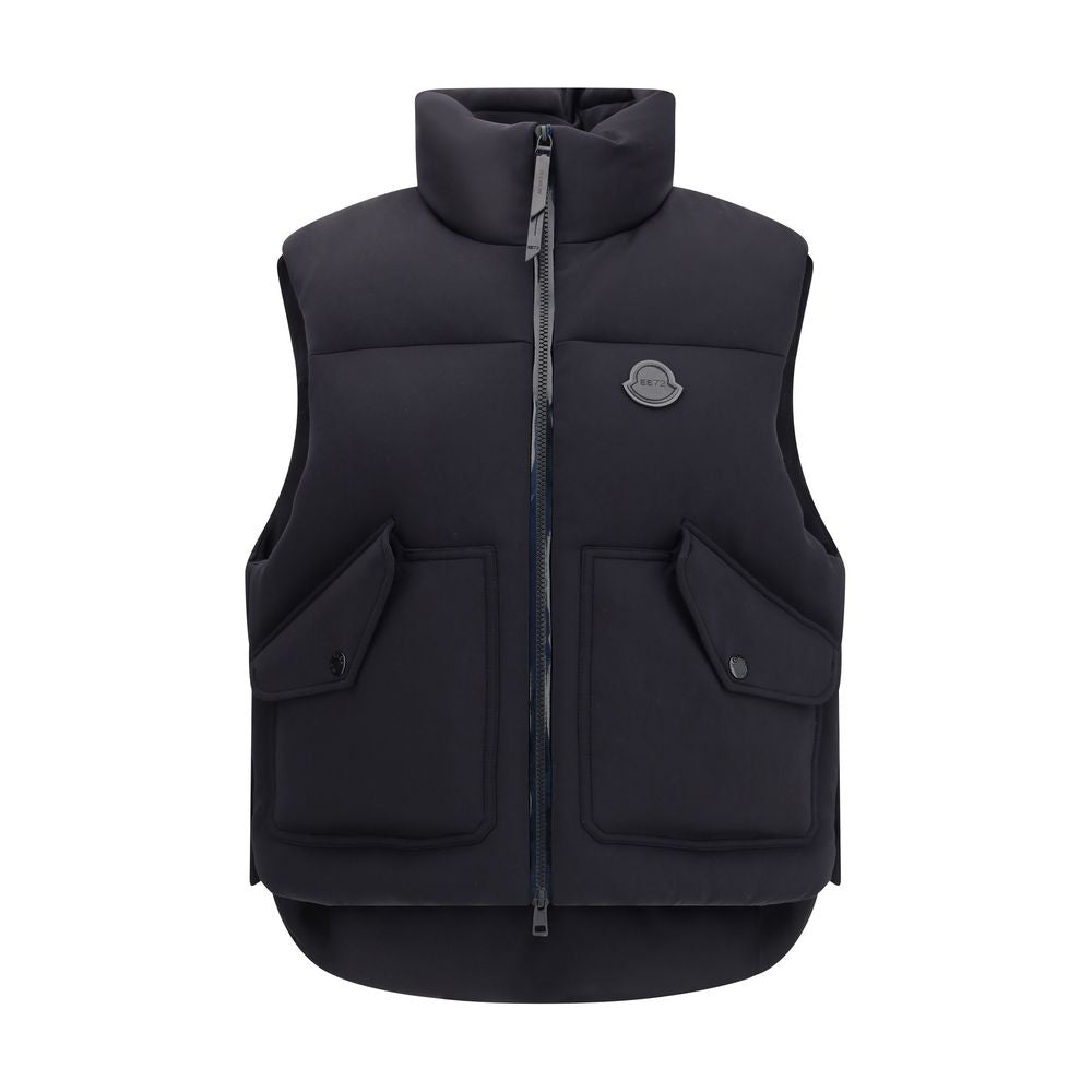 Black Polyamide Sleveless JacketThe Otis Padded Gilet from Moncler x EE72 by Edward Enninful blends style with functionality. Made from stretch cotton-blend technical jersey and nylon with a nylon laqué lining, it offers a lightweight yet durable structur