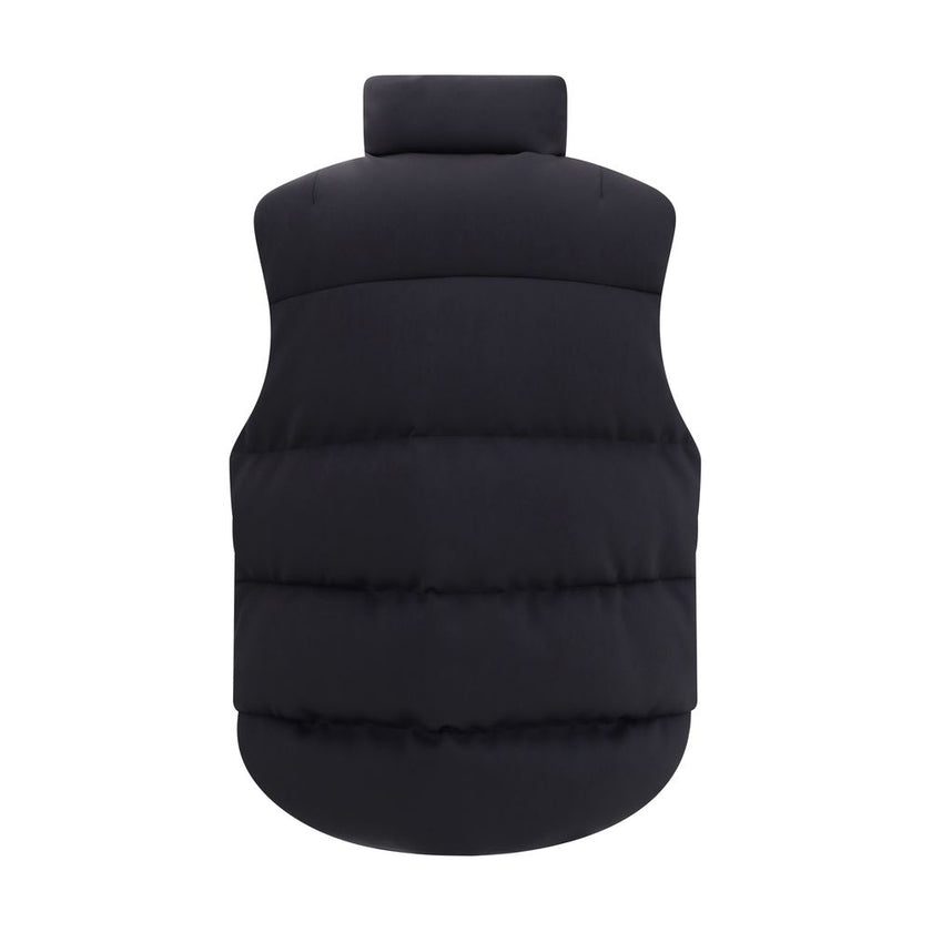 Black Polyamide Sleveless JacketThe Otis Padded Gilet from Moncler x EE72 by Edward Enninful blends style with functionality. Made from stretch cotton-blend technical jersey and nylon with a nylon laqué lining, it offers a lightweight yet durable structur