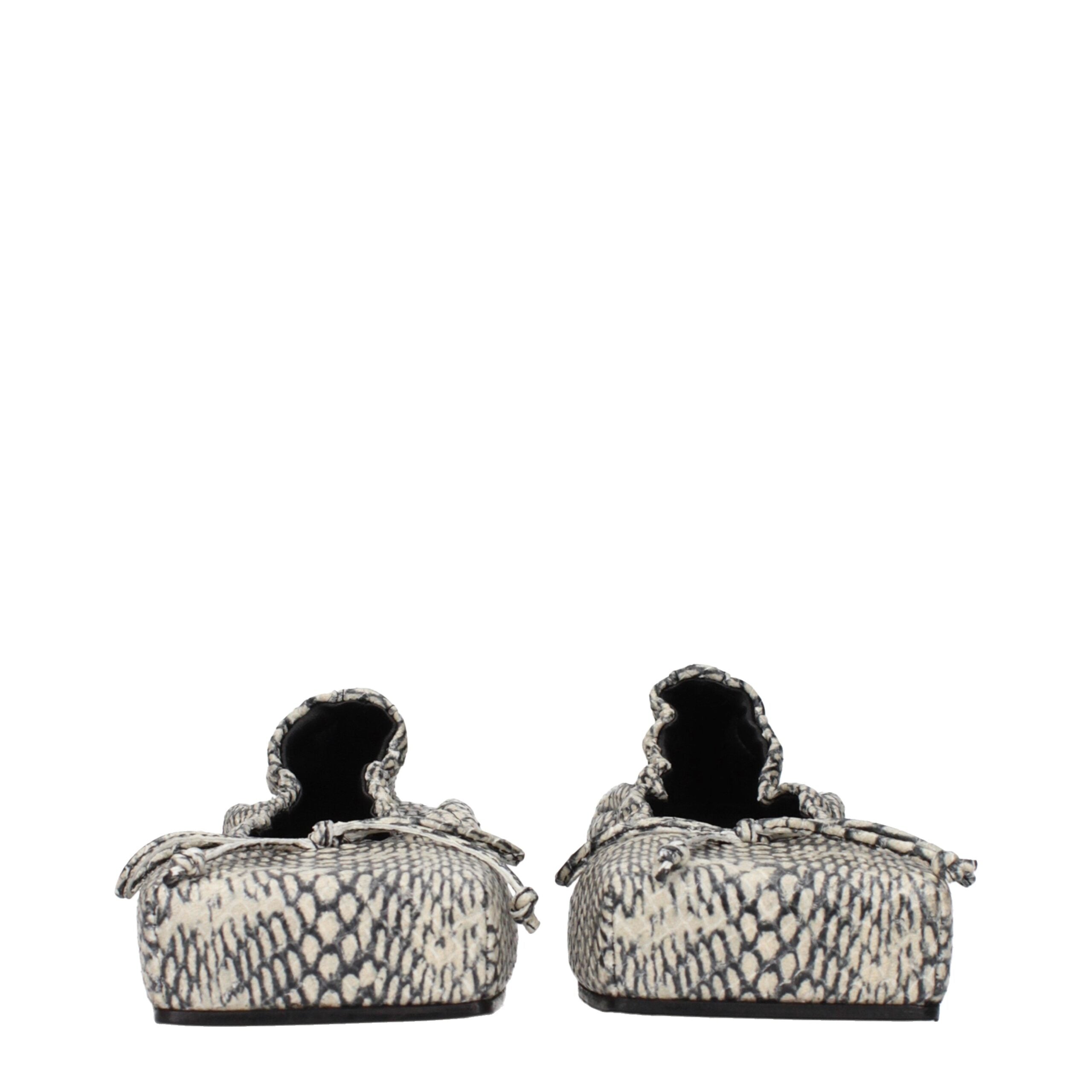 Beige Leather Ballet FlatsDescription: The product with MPN 243FO1573233150 and code F84875 leather in beige is a ballet flats designed by Jacquemus. It has features like front detail.Beige Leather Ballet Flats${tagsJacquemusAulae Beige Leather Ballet Fla