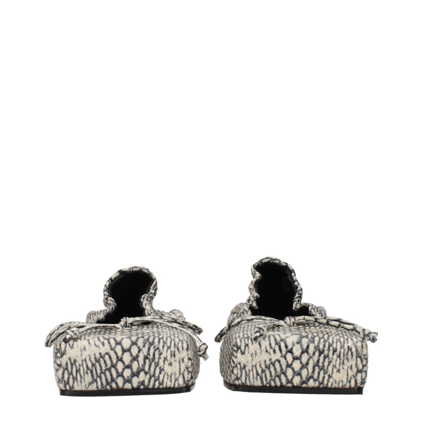 Beige Leather Ballet FlatsDescription: The product with MPN 243FO1573233150 and code F84875 leather in beige is a ballet flats designed by Jacquemus. It has features like front detail.Beige Leather Ballet Flats${tagsJacquemusAulae Beige Leather Ballet Fla