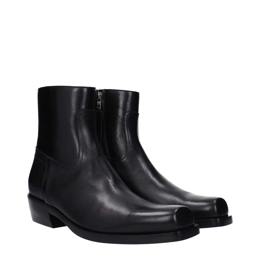 Black Leather Ankle BootsDescription: The product with MPN 10161571A110841B00E and code F82950 leather in black is a ankle boots designed by Versace. It has features like side logo. Additional Info: Style: Casual Closing type: Zip Closure Shoe sole: Leath