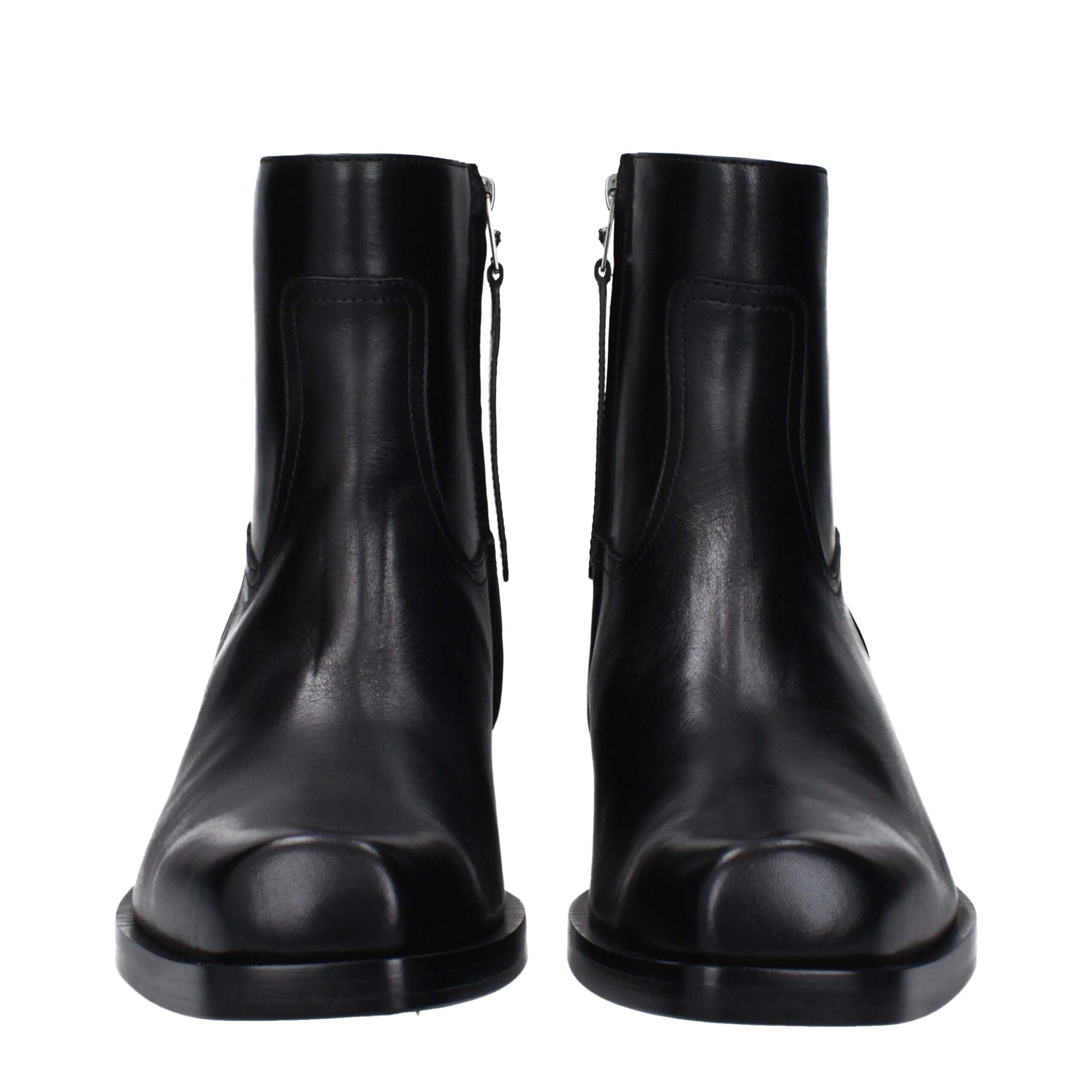 Black Leather Ankle BootsDescription: The product with MPN 10161571A110841B00E and code F82950 leather in black is a ankle boots designed by Versace. It has features like side logo. Additional Info: Style: Casual Closing type: Zip Closure Shoe sole: Leath