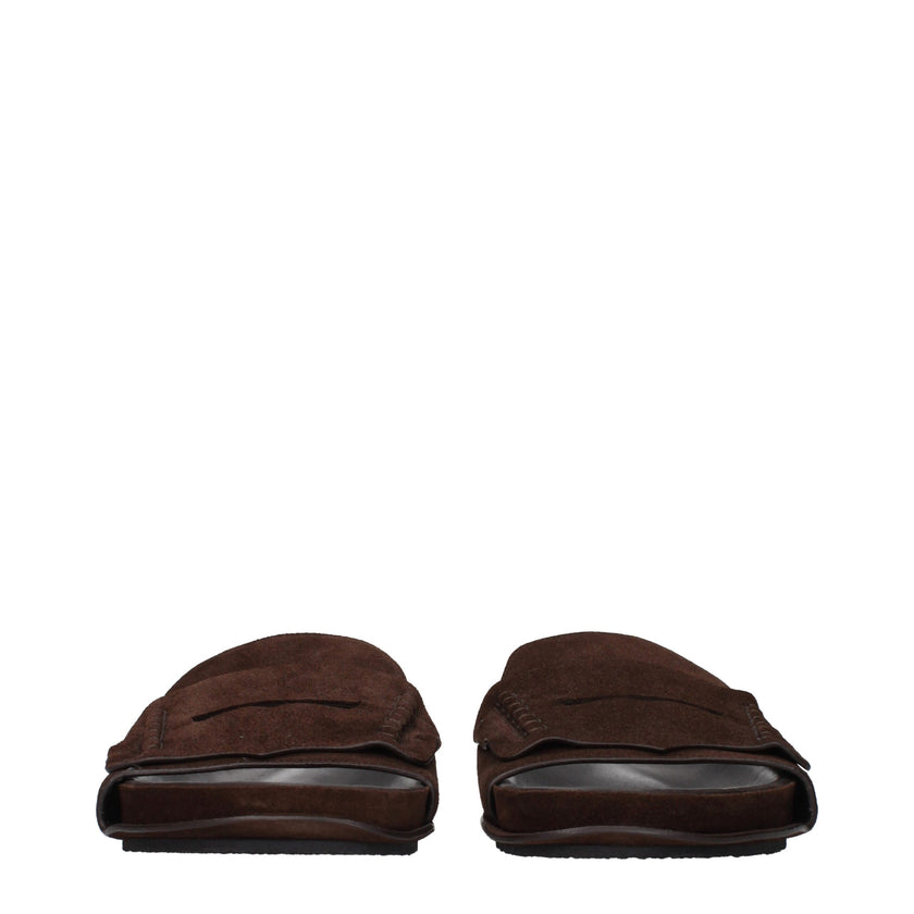 Brown Leather SlippersDescription: The product with MPN 255FO1724354880 and code F84881 suede in brown is a slippers and clogs designed by Jacquemus.Brown Leather Slippers${tagsJacquemusAulae Brown Leather Slippers JacquemusAulae Brown Leather Slippers De