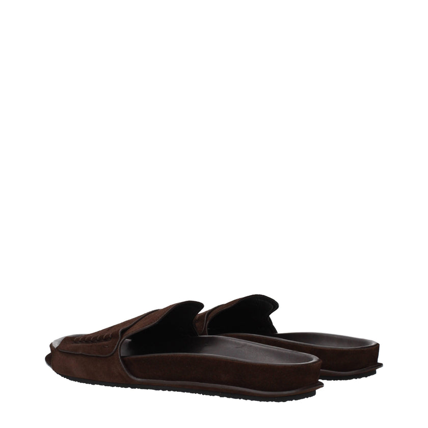 Brown Leather SlippersDescription: The product with MPN 255FO1724354880 and code F84881 suede in brown is a slippers and clogs designed by Jacquemus.Brown Leather Slippers${tagsJacquemusAulae Brown Leather Slippers JacquemusAulae Brown Leather Slippers De