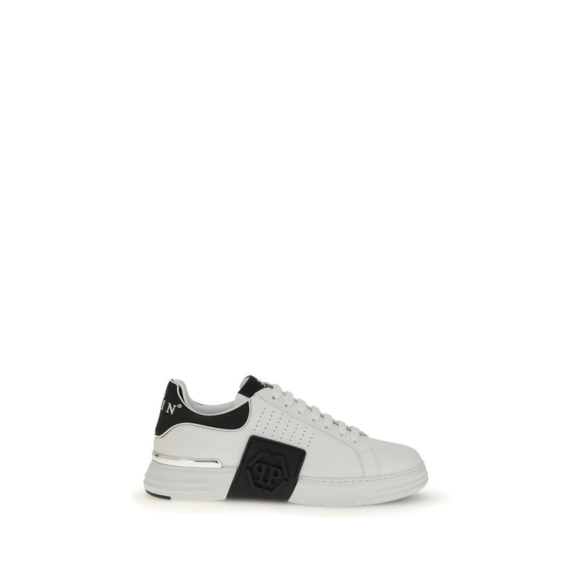 White Calf Leather Bos Taurus Athletic SneakersLow Top Hexagon Sneakers by Philipp Plein combine urban style and advanced technology in a bold, modern design. Made of nappa leather, they are embellished with a contrasting logo on the collar and the iconic