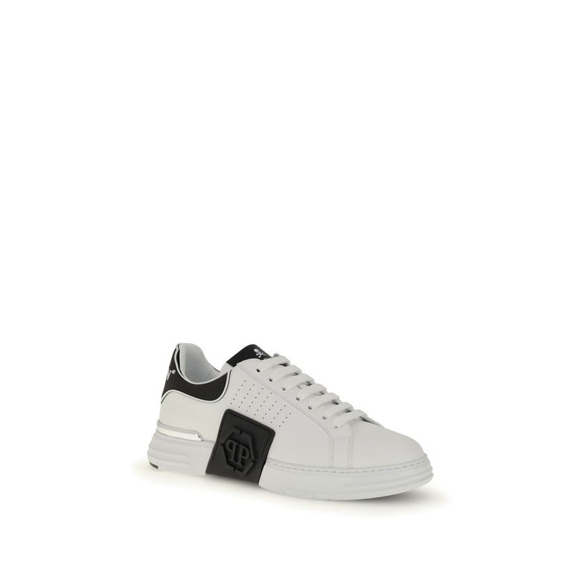 White Calf Leather Bos Taurus Athletic SneakersLow Top Hexagon Sneakers by Philipp Plein combine urban style and advanced technology in a bold, modern design. Made of nappa leather, they are embellished with a contrasting logo on the collar and the iconic