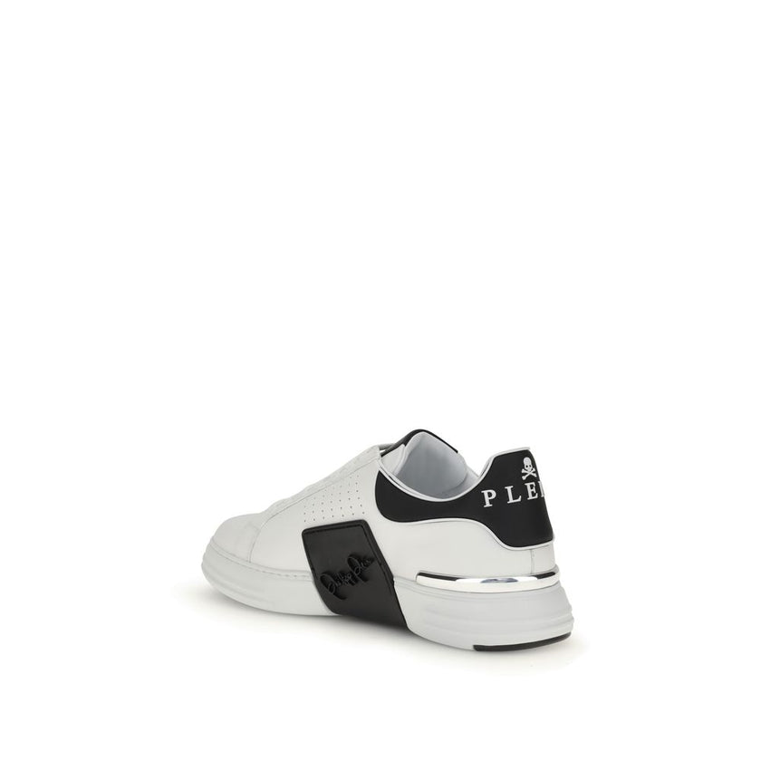 White Calf Leather Bos Taurus Athletic SneakersLow Top Hexagon Sneakers by Philipp Plein combine urban style and advanced technology in a bold, modern design. Made of nappa leather, they are embellished with a contrasting logo on the collar and the iconic