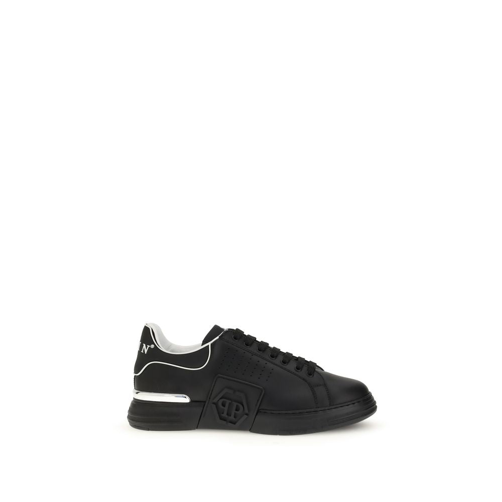 Black Calf Leather Bos Taurus Athletic SneakersLow Top Hexagon Sneakers by Philipp Plein combine urban style and advanced technology in a bold, modern design. Made of nappa leather, they are embellished with a contrasting logo on the collar and the iconic