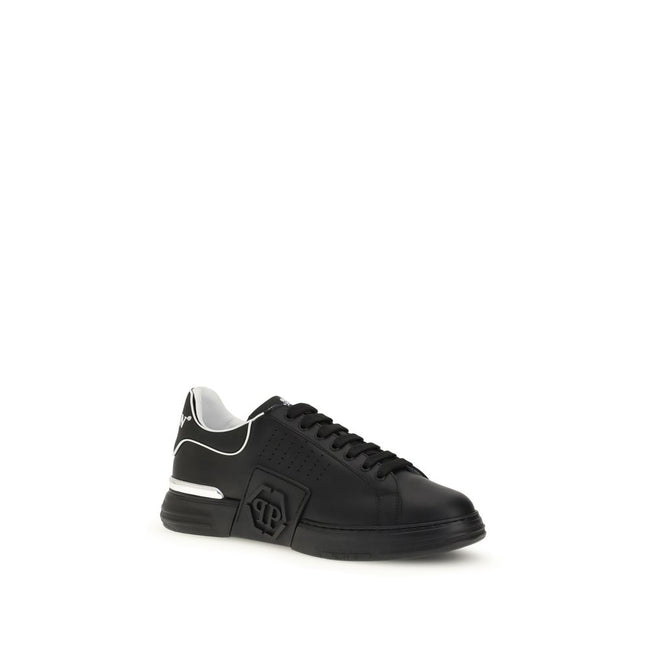 Black Calf Leather Bos Taurus Athletic SneakersLow Top Hexagon Sneakers by Philipp Plein combine urban style and advanced technology in a bold, modern design. Made of nappa leather, they are embellished with a contrasting logo on the collar and the iconic