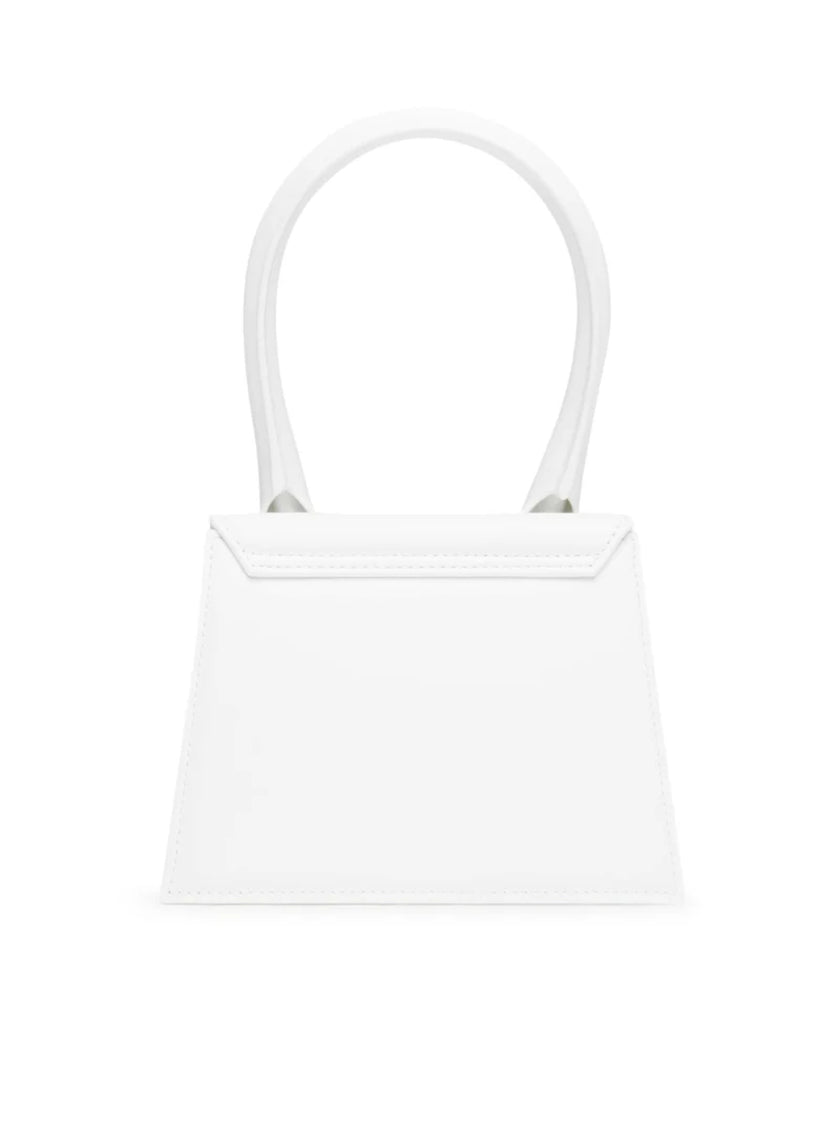White Le Chiquito Moyen BagJACQUEMUS Gorgeous brand new, 100% Authentic Jacquemus Le Chiquito Moyen White Bag Model: 213BA002-3000-100 Color: White with Gold Hardware – Reinforced handle – Magnetic flap closure – Removable long shoulder strap – Inside poc