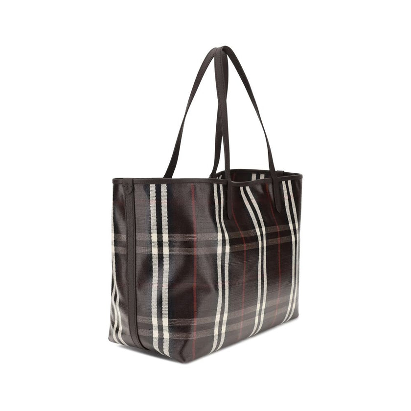 Multicolor Cotton Shoulder BagMedium Highlands Tote Bag by Burberry is a capacious and sophisticated model designed for everyday elegance. Crafted with clean lines and unlined construction, it features leather top handles and a snap-button closure for dis