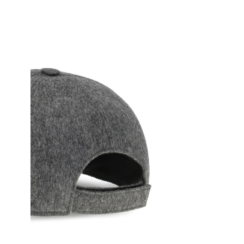 Gray Wool Cap (Baseball Hat)Wool Baseball Hat by Fendi is a sophisticated accessory that combines sporty style and fine materials. Made entirely of wool felt and cashmere, it features a semi-rigid visor that maintains shape without sacrificing comfort. Th