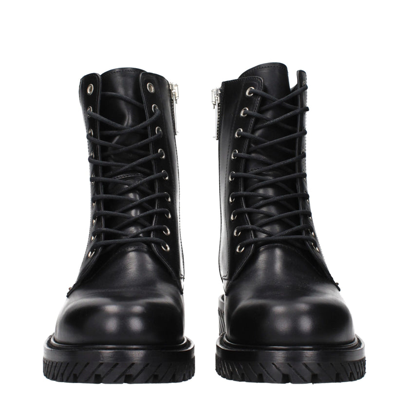 Black Leather Ankle BootsDescription: The product with MPN OMID025LEA0011010 and code F84974 leather in black is a ankle boots designed by Off-White. It has features like side logo, vintage effect, aged effect.Black Leather Ankle Boots${tagsOff-WhiteAulae