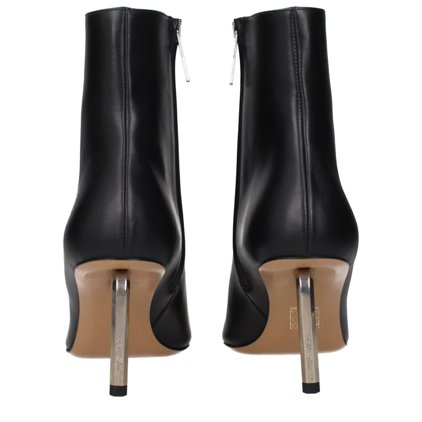 Black Leather Ankle BootsDescription: The product with MPN OWID054LEA0011072 and code F84973 leather in black is a ankle boots designed by Off-White. It has features like side logo, vintage effect.Black Leather Ankle Boots${tagsOff-WhiteAulae Black Leathe