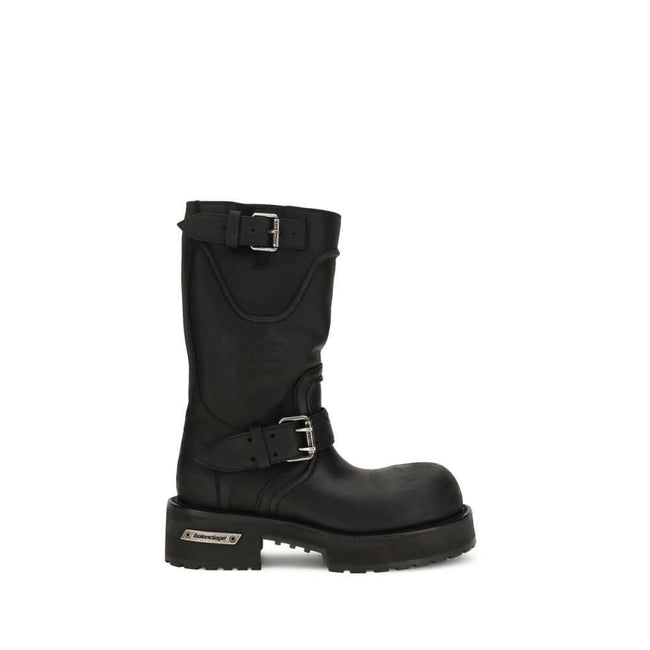 Black Calf Leather Bos Taurus Lace-Up BootsVenom Boots by Balenciaga are a bold and contemporary interpretation of urban style. Featuring an ultra-round toe and a 20 mm curvature, they stand out for their worn-in effect that gives a worn-in, gritty look.