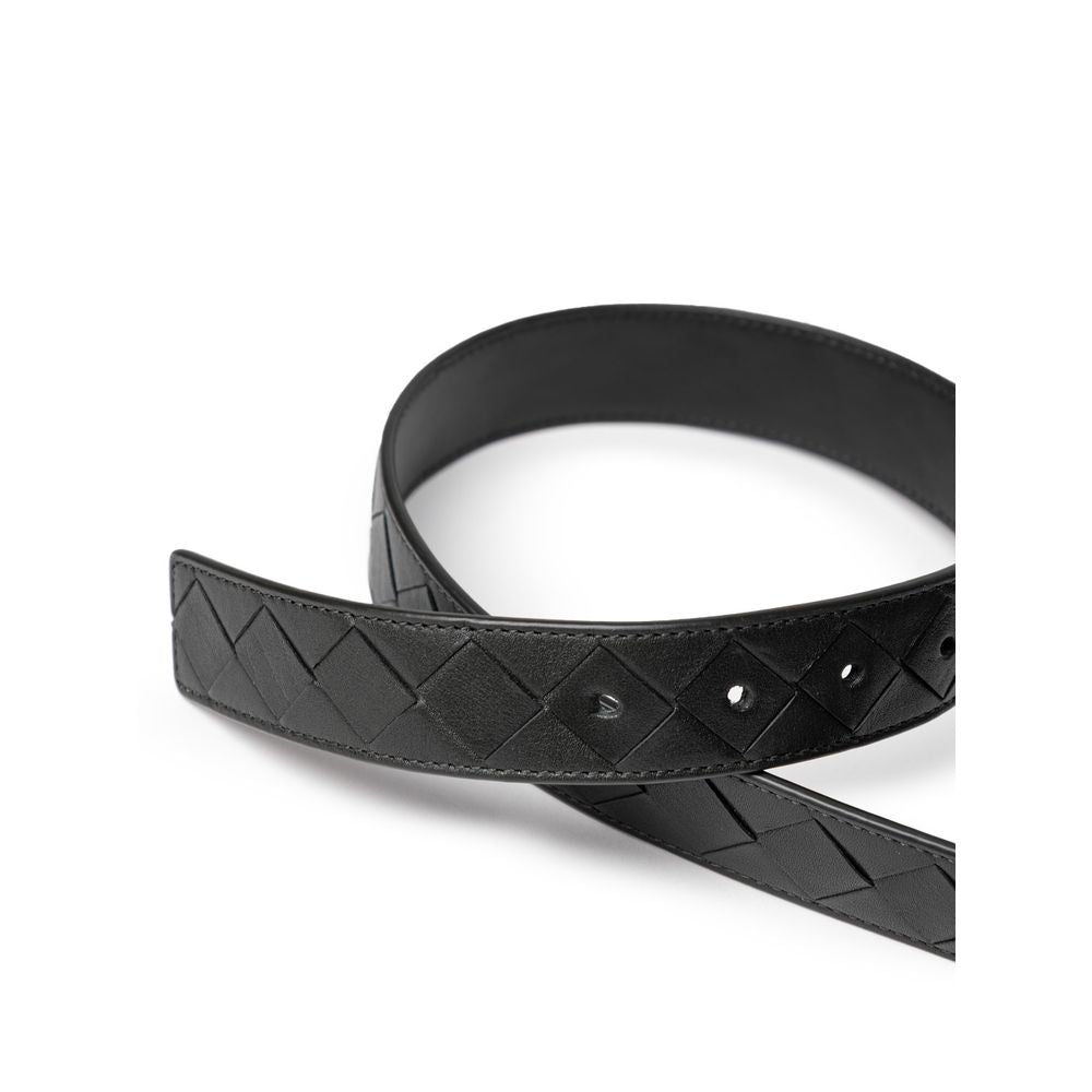 Green Leather Regular BeltDark Green Belt Intreccio Motif Bottega Veneta. In leather with classic buckle. Composition: 100% Leather Internal SKU: 25GIU67 Brand SKU: 730773V2OT13009Green Leather Regular Belt${tagsBottega VenetaAulae Green Leather Regular B