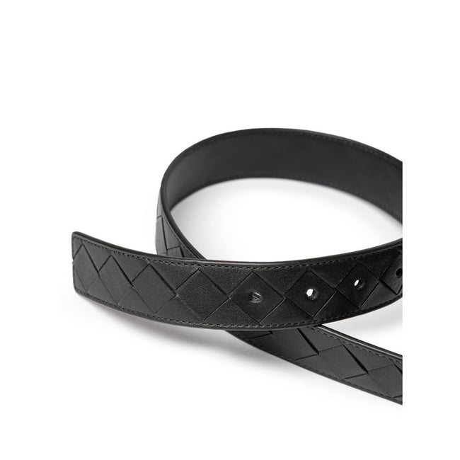 Green Leather Regular BeltDark Green Belt Intreccio Motif Bottega Veneta. In leather with classic buckle. Composition: 100% Leather Internal SKU: 25GIU67 Brand SKU: 730773V2OT13009Green Leather Regular Belt${tagsBottega VenetaAulae Green Leather Regular B