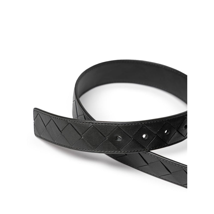 Green Leather Regular BeltDark Green Belt Intreccio Motif Bottega Veneta. In leather with classic buckle. Composition: 100% Leather Internal SKU: 25GIU67 Brand SKU: 730773V2OT13009Green Leather Regular Belt${tagsBottega VenetaAulae Green Leather Regular B