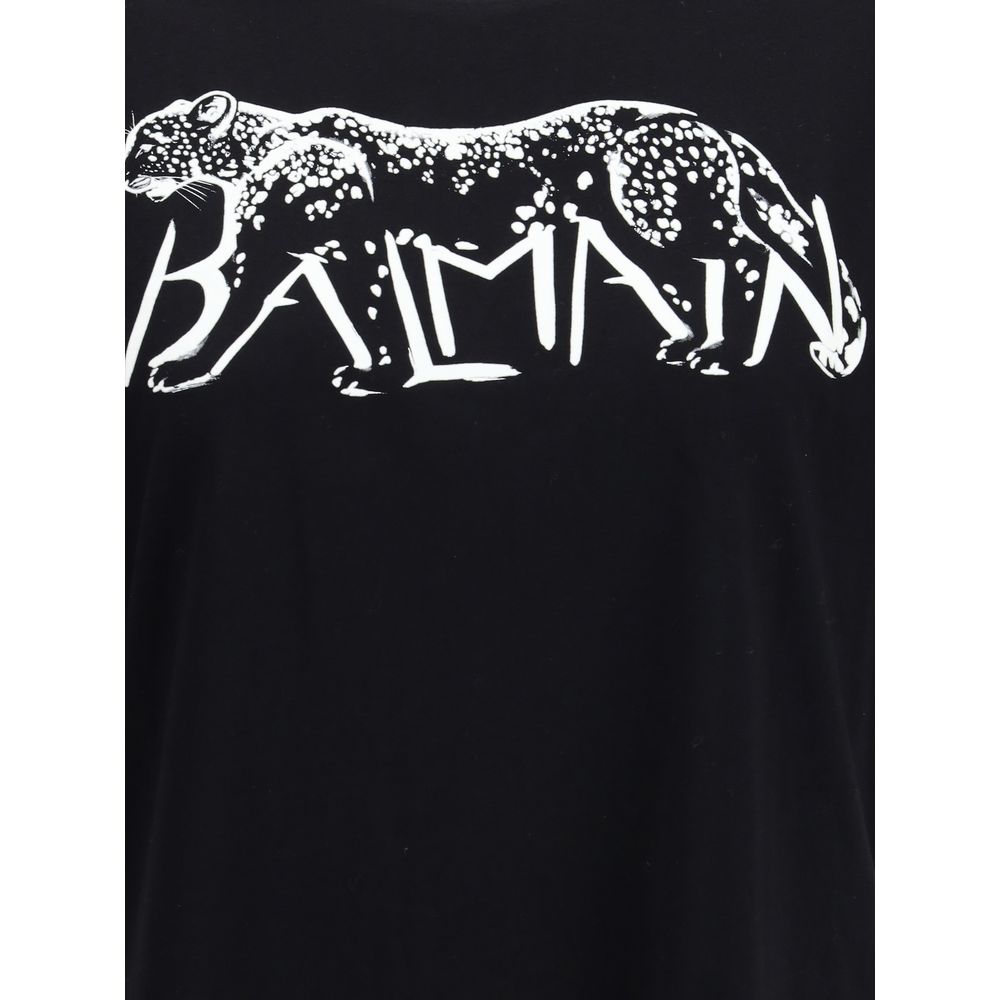 Black Cotton T-ShirtThe Balmain T-shirt is a bold piece that combines comfort with contemporary style. Crafted from soft cotton, it features an oversized fit, a round neckline, and short sleeves. The leopard print, enhanced by the brand’s iconic lettering