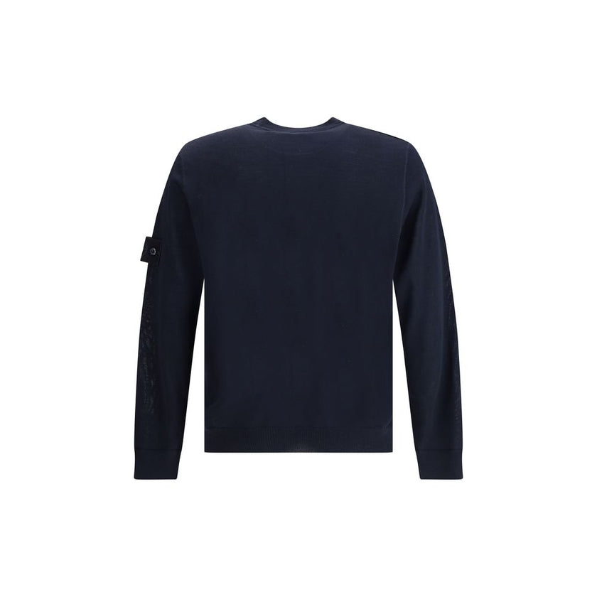 Virgin Wool SweaterThe Stone Island Sweater is crafted from 100% virgin wool and defined by its clean design and the brand’s iconic details. It features a round neck, long sleeves, a logo patch on the sleeve, and ribbed cuffs and hem for comfort and a per