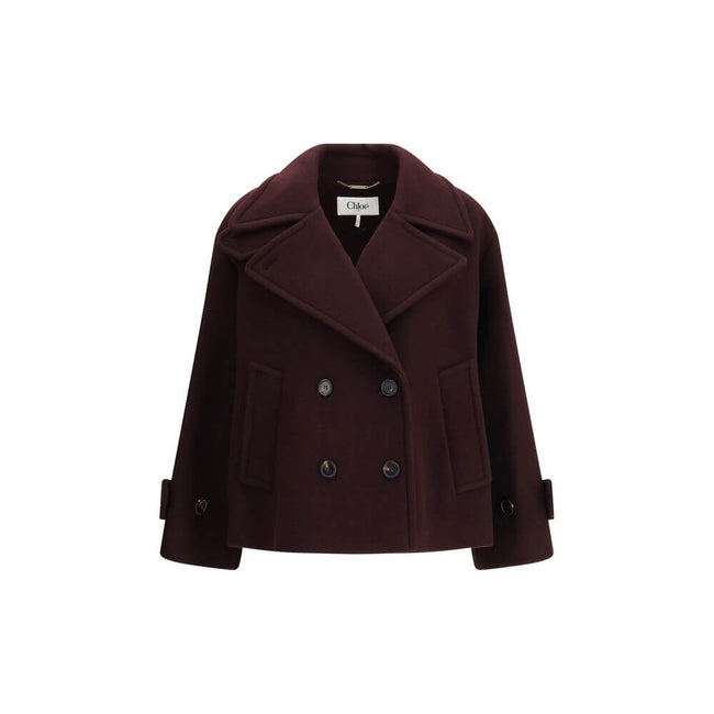 Bordeaux Fleece Wool CoatThe Oversized Double-Breasted Coat in wool stands out for its enveloping silhouette and the use of iconic soft wool that combines comfort and structure. The design is elevated by a chin-strap collar, engraved horn buttons placed a